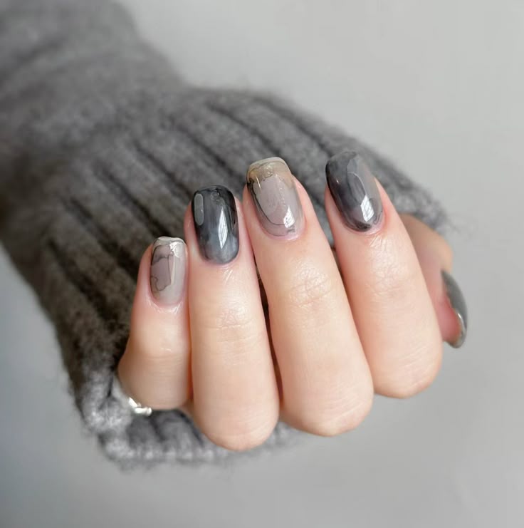 warna cat kuku Soft Grey