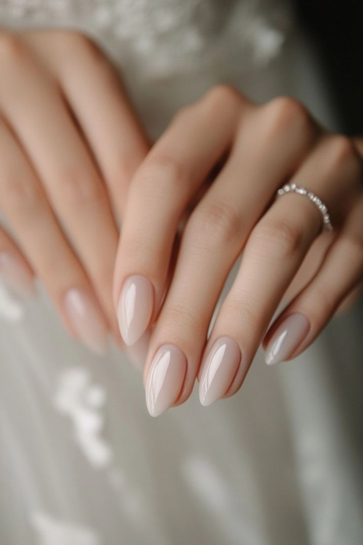 9 Inspirasi Manicure Pernikahan Cantik