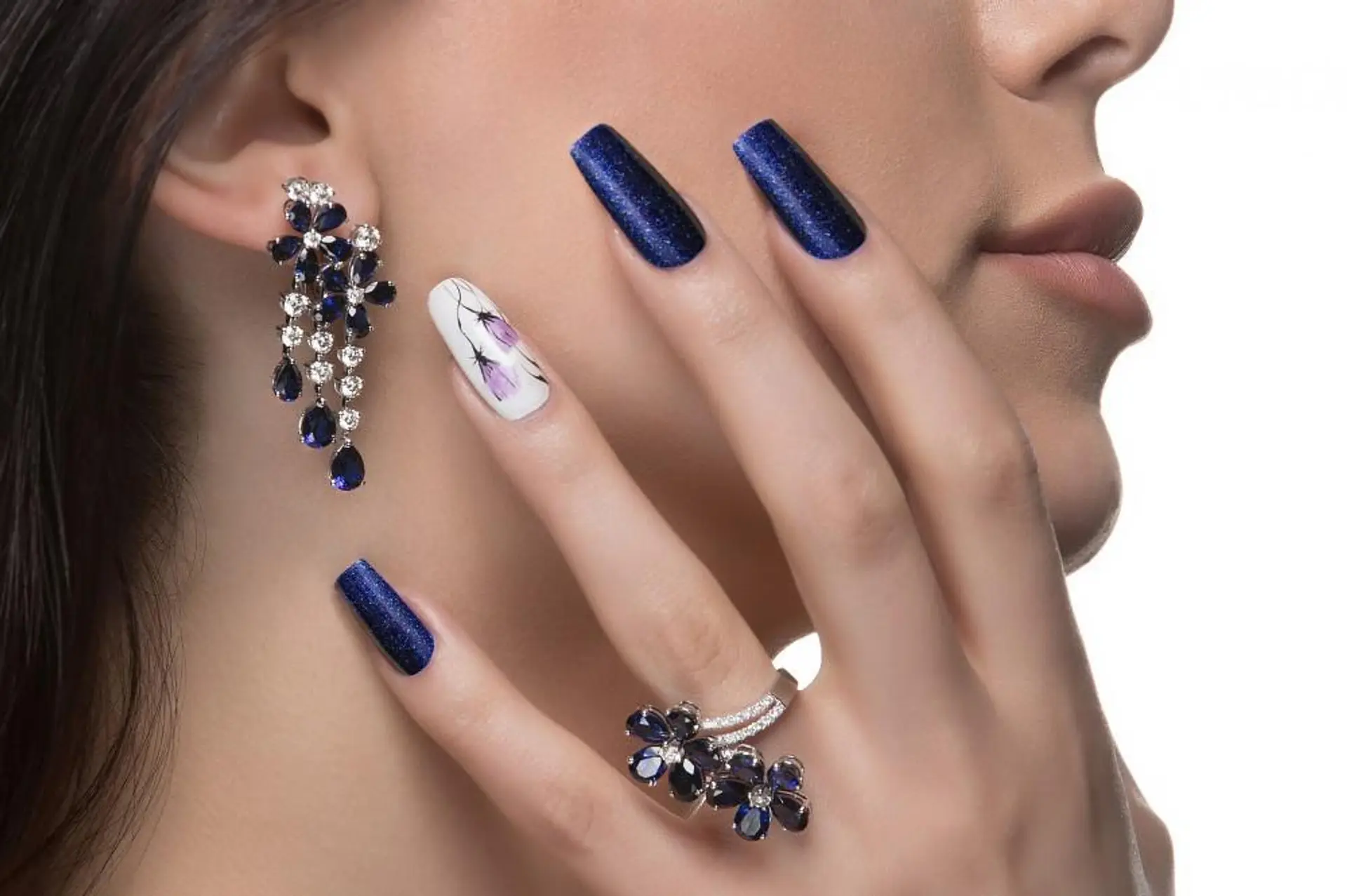 15 Teknik Nail Art Unik yang Bikin Kuku Makin Menawan