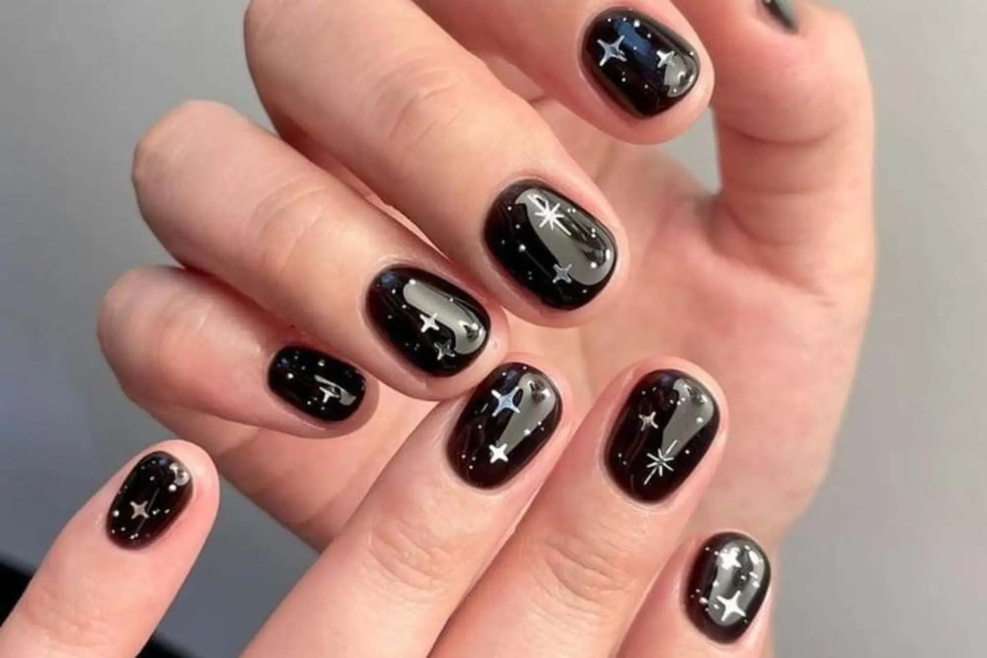 Inspirasi Nail Art Kuku Pendek yang Stylish