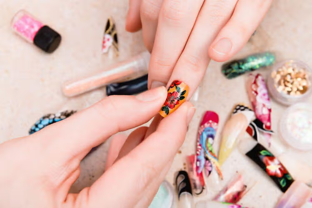7 Tips Nail Art Bikin Kamu Makin Kece - Panduan Lengkap 2025