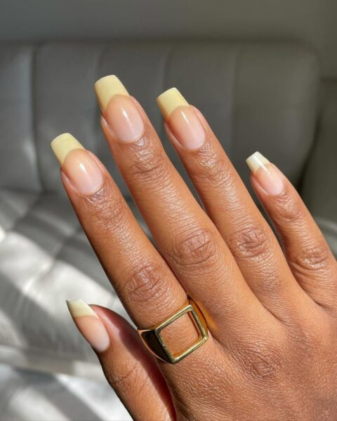 Tren Bold French Nails 2025 Viral: Garis Tebal Chrome Dominasi TikTok