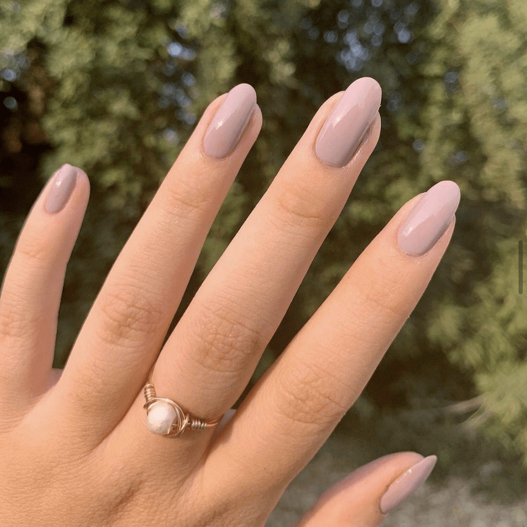 Bukan Glossy, Kukumu Justru Wajib Coba 5 Velvet Matte Nail Ini