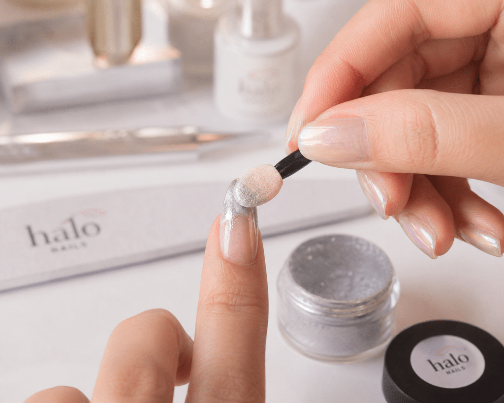 Halo Nails Dua Lipa 2026 Ternyata Bisa Bikin Kukumu Lebih Keren Tanpa Salon